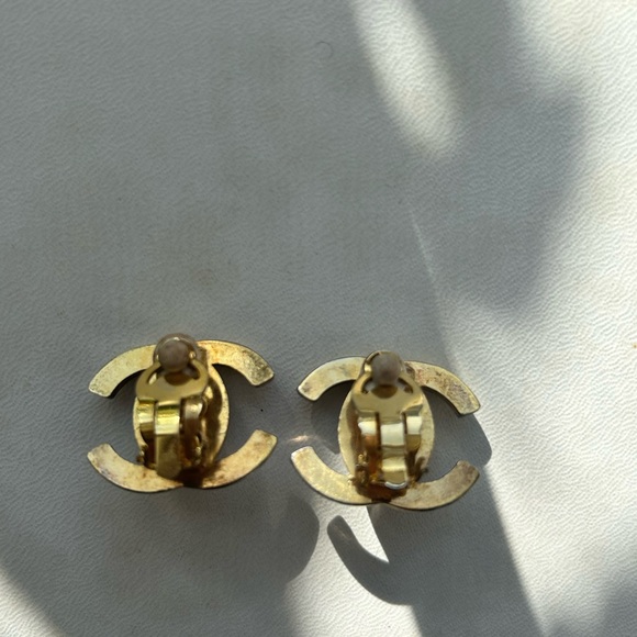 Chanel vintage XL CC turn turn lock clip on earrings